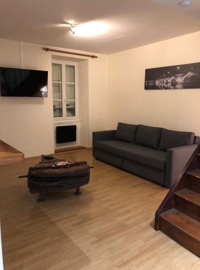 Appartement Face Au Donjon Pons Exterior photo